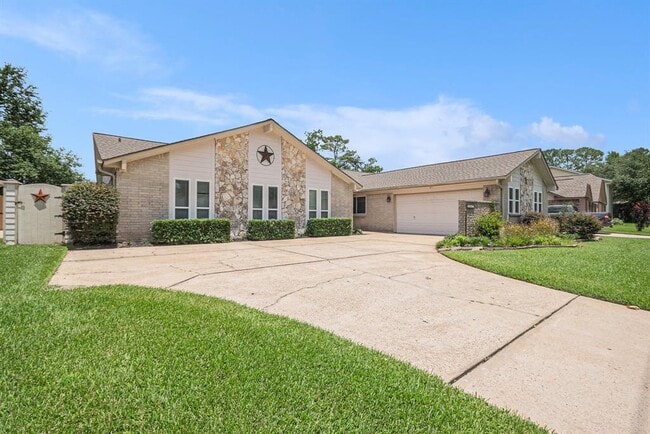 Building Photo - 16007 Brookvilla Dr