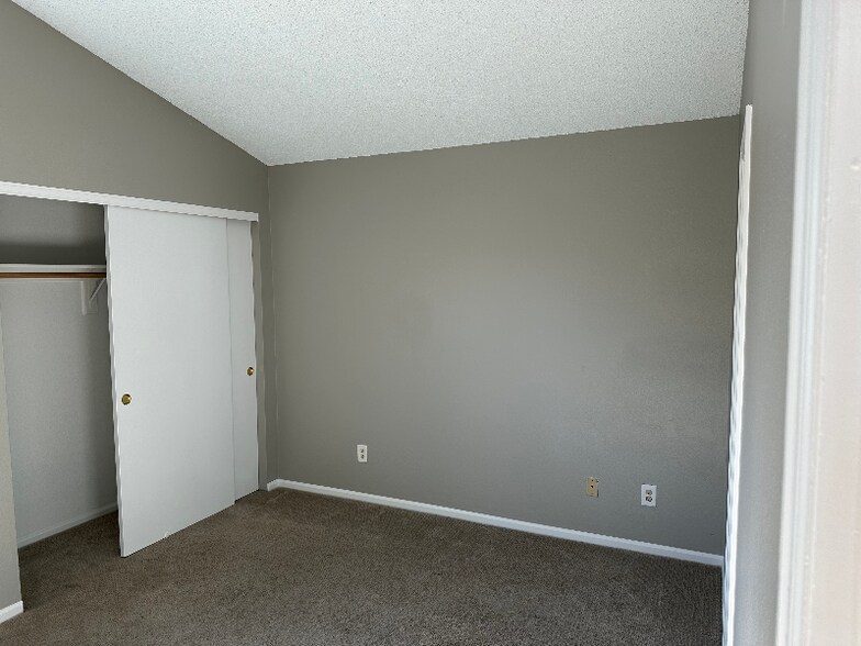 Building Photo - 5358 Spruce Ave