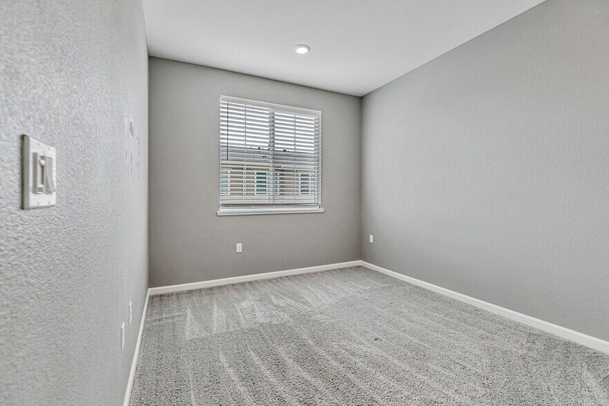 Building Photo - 6436 Laguna Seca Ln