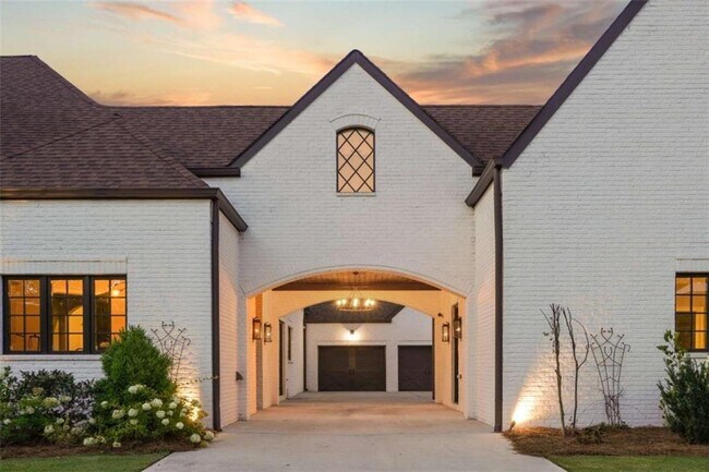 Building Photo - 2242 Shoal Creek Rd