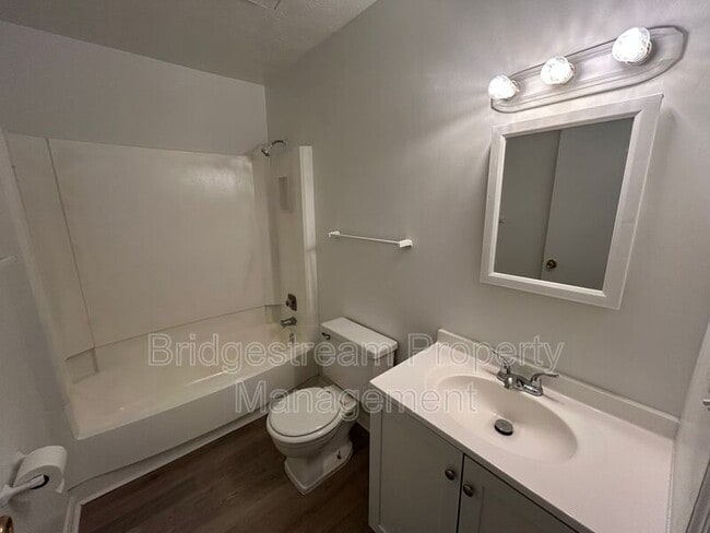 Building Photo - 955 Taylorsview Dr