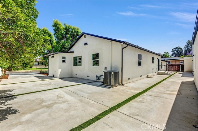 Building Photo - 18152 Sunburst St