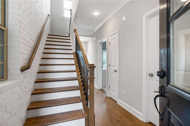 Building Photo - 1093 Kirkland Circle