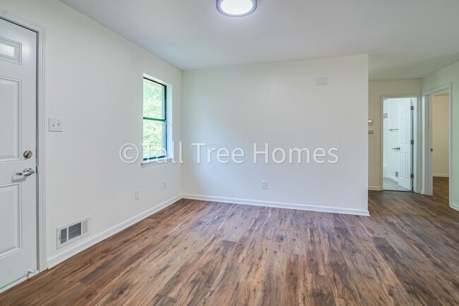 Dining Space - 325 Camp Ground Rd