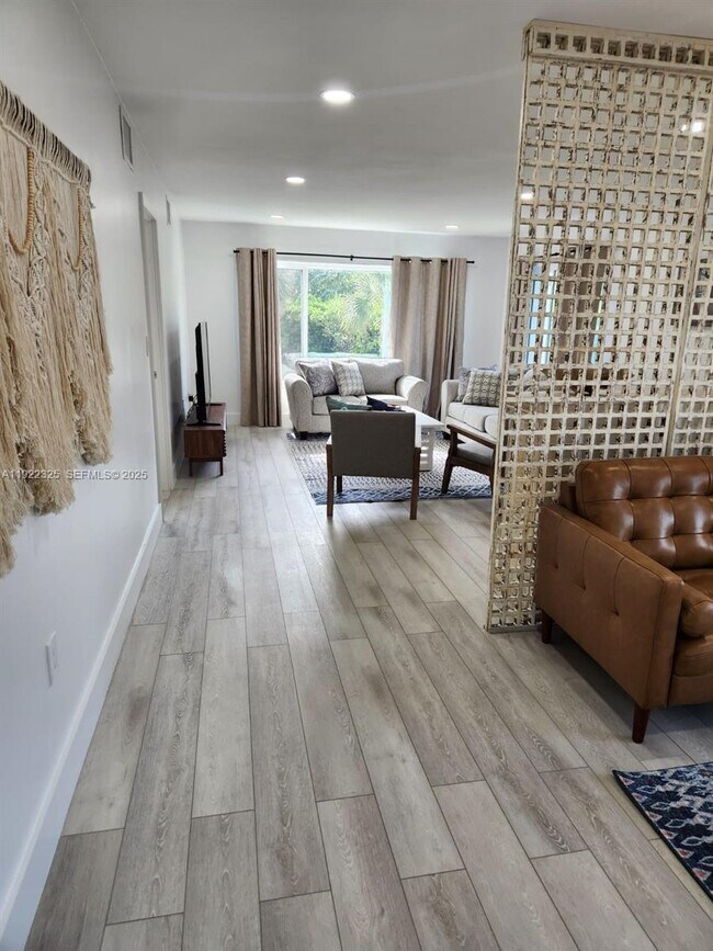 Building Photo - 3320 Gulf of Mexico Dr