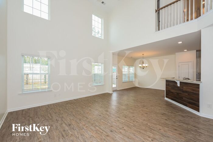 Building Photo - 736 Redbud Ln