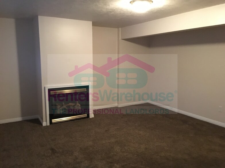 Building Photo - 784 N 170 W