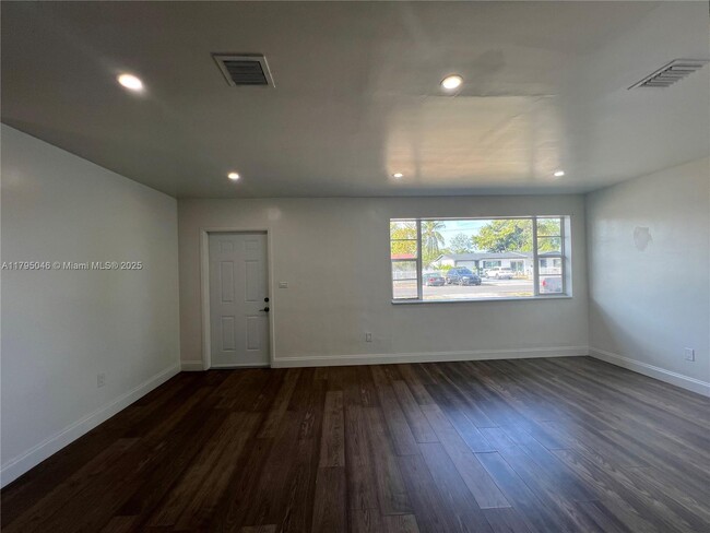 Building Photo - 770 NW 179th St