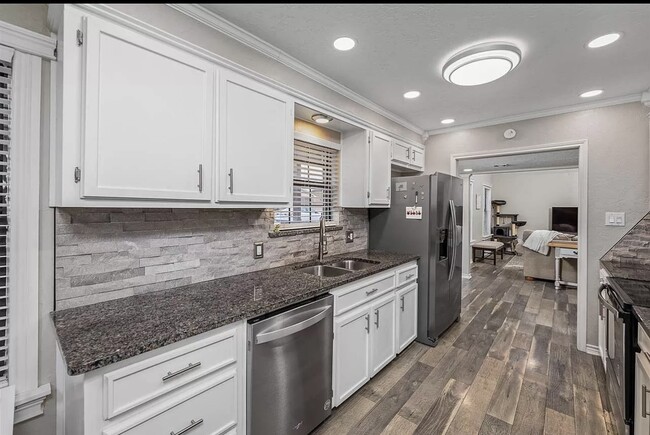 Building Photo - 6913 SW Beta Ave