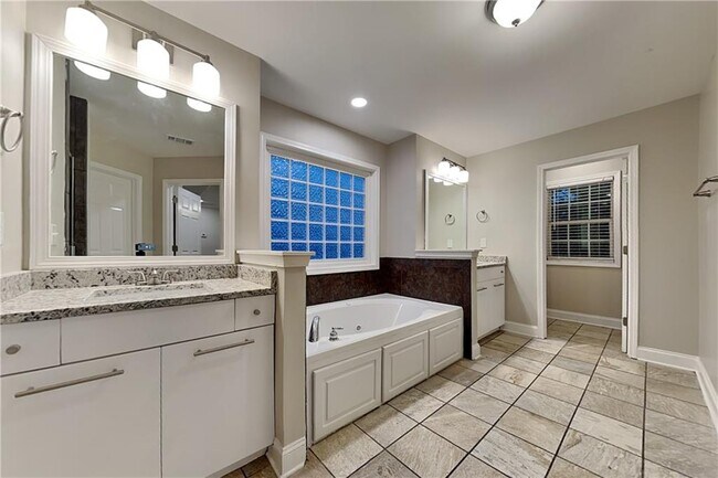 Building Photo - 4915 Wycliffe Dr SW