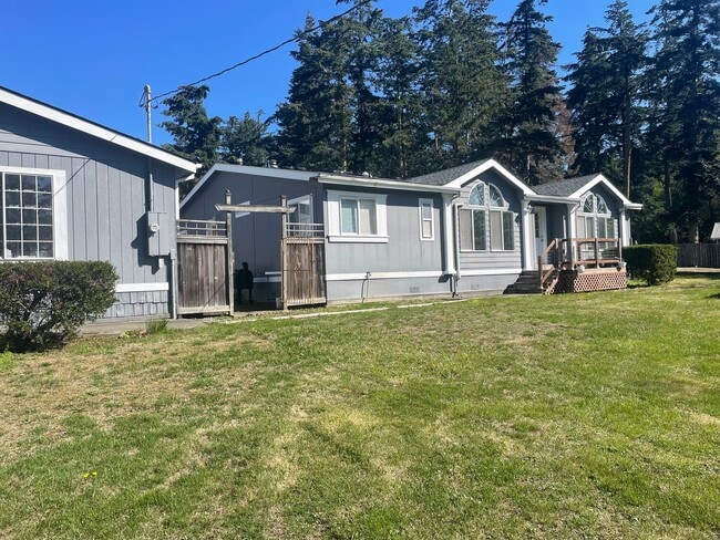 Building Photo - Lovely 3 Bedroom, 2 bath Home with 2 Car Garage and Partial Water View! Pet Friendly!