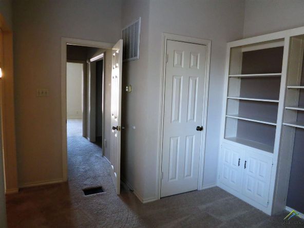 Building Photo - 5809 Hollytree-