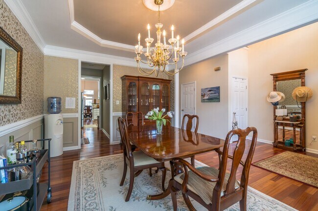 Building Photo - Luxury Golf Course Town Home with Master Suite on Main Level