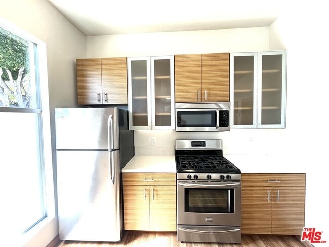 Building Photo - 501 N San Vicente Blvd