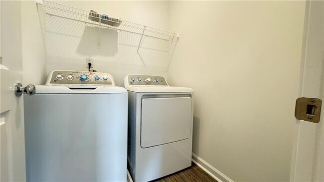 Building Photo - 55 Peeples Dr