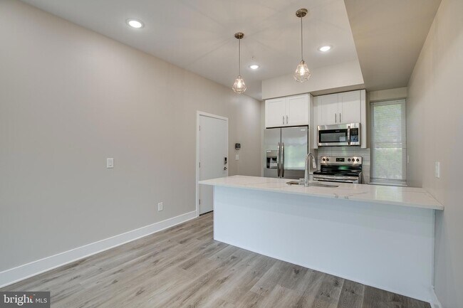Building Photo - 2019 N College Ave
