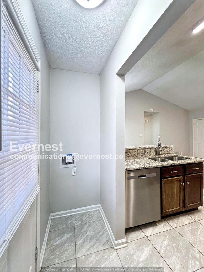 Building Photo - 7065 Village Ln