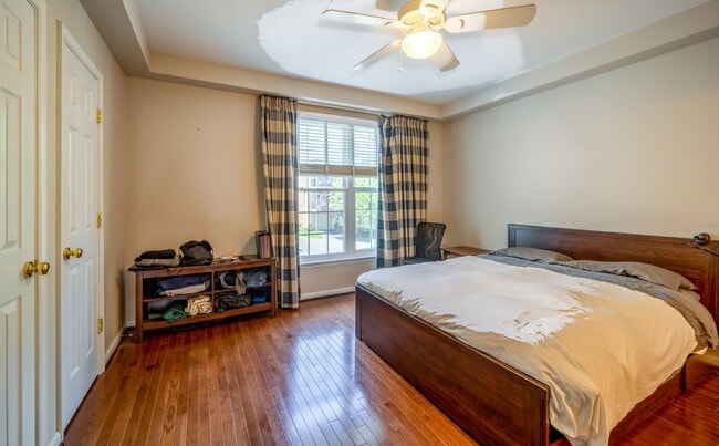 Building Photo - Comfortable Condo Living in Convenient Alexandria Location