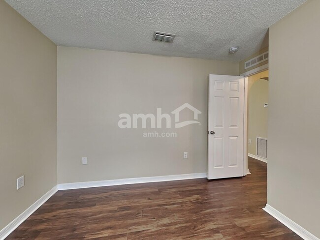 Building Photo - 1014 Brenton Leaf Dr