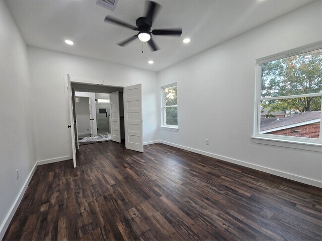 Building Photo - 14811 Wallach Dr