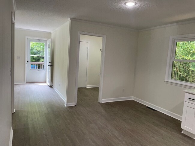 Building Photo - NEWLY RENOVATED 3 BED, 2 BATH BRICK HOME L...