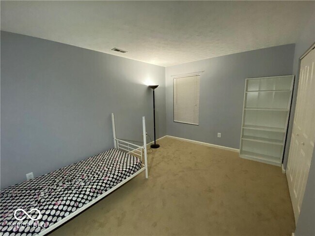 Building Photo - 5221 Bombay Dr