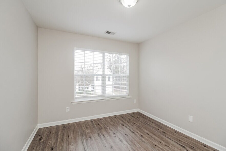 Building Photo - 9307 Bellegarde Dr