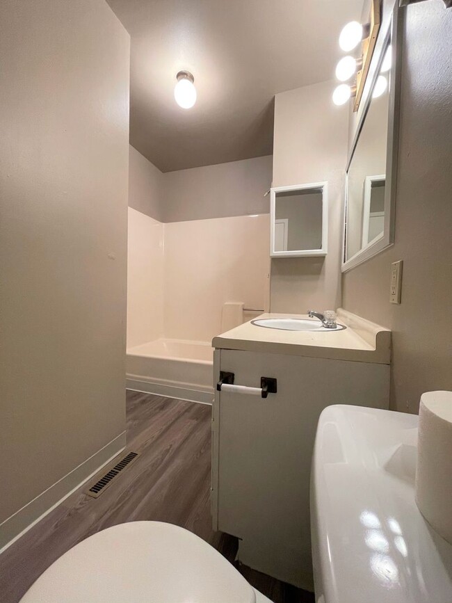 Building Photo - 2507 W 27th St