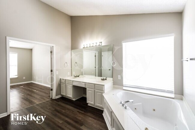 Building Photo - 909 NE 93rd Ct