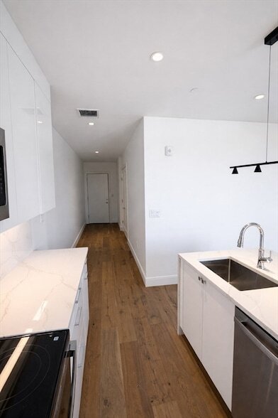 Building Photo - 1121 Dorchester Ave