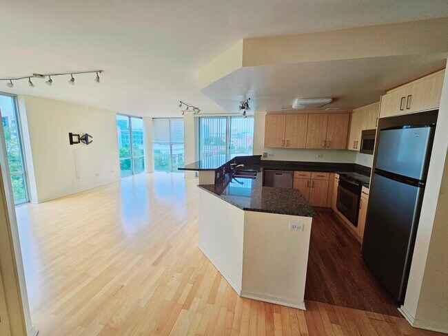 Building Photo - 1640 Maple Ave