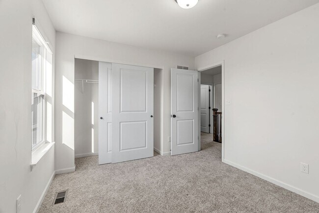 Building Photo - Charming 4-Bedroom Home in Prime St. Charl...