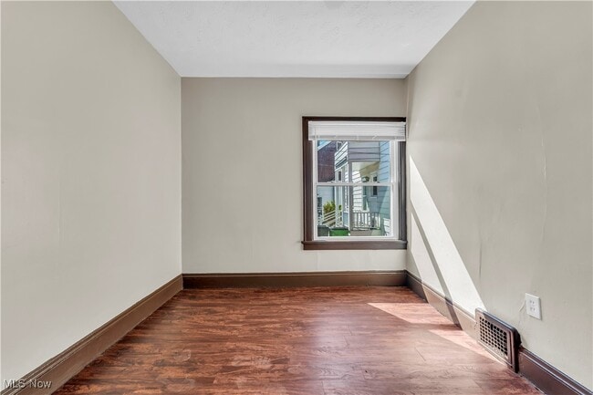 Building Photo - 4931 E 109th St