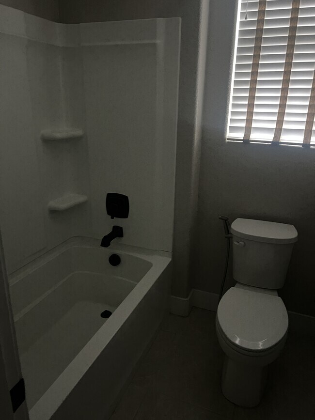 Building Photo - 232 Tuso Ranch Rd