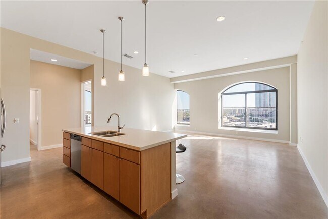 Building Photo - 507 Sabine St