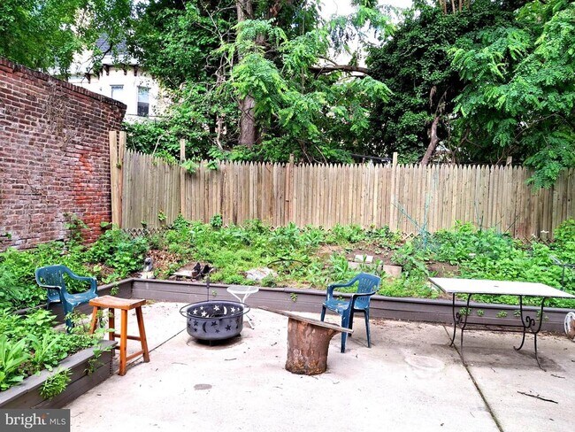 Building Photo - 317 N 33rd St