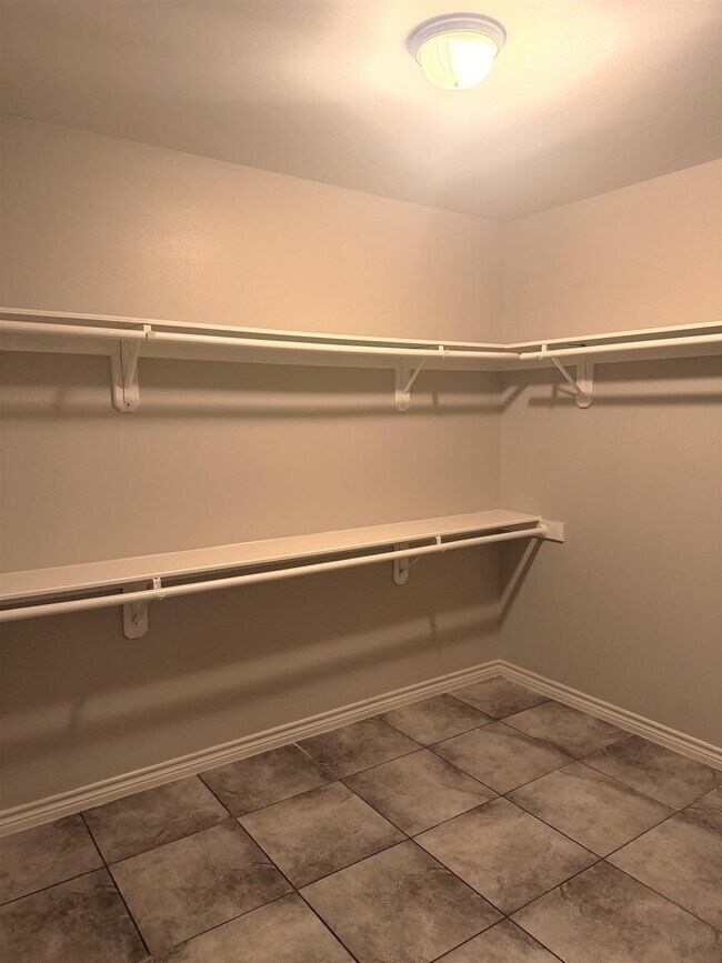 Building Photo - 616 Waxwing Cedar Drive