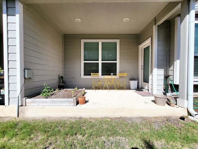 Building Photo - Modern 3/BR 2.5/Bath Home with Covered Dec...