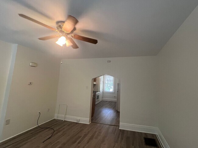 Building Photo - Spacious Updated 4BED/3BATH In Southside -...