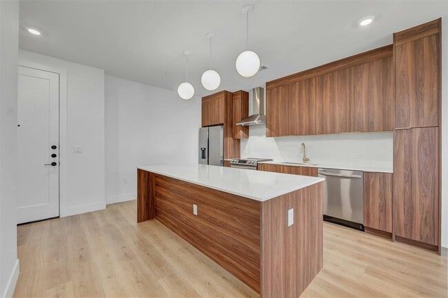 Building Photo - 1701 Simond Ave Ave