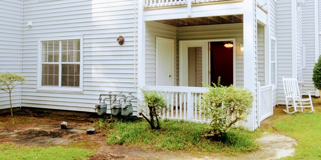 Building Photo - The Crossings at Morganton - Two weeks fre...