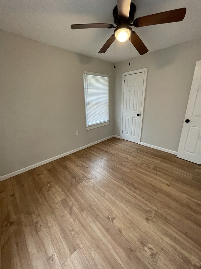 Building Photo - 732 Cedarhurst Rd