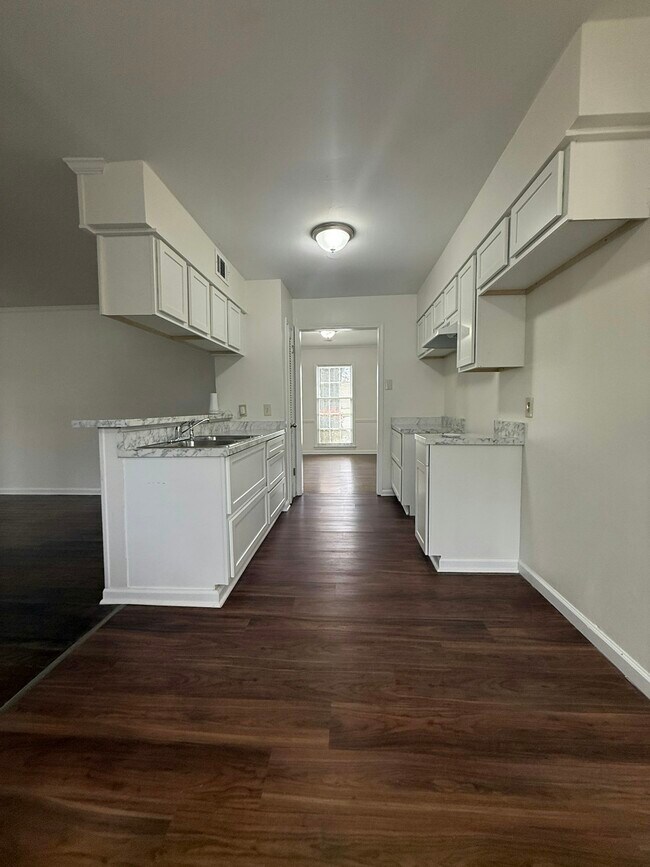 Building Photo - 5512 Cottonwood Rd