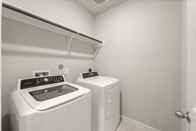 Building Photo - 30839 Boxwood Dr
