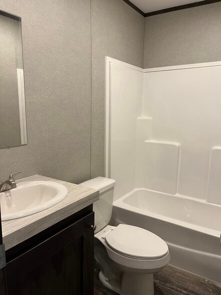 Building Photo - 133 Lillian St