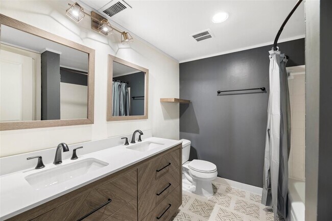 Building Photo - 5709 Lyons View Pike