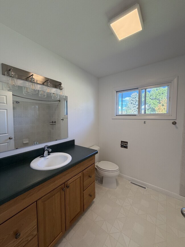 Building Photo - 2520 Lillis Ln