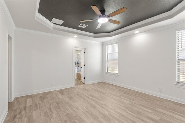 Building Photo - 135 Clematis Ct