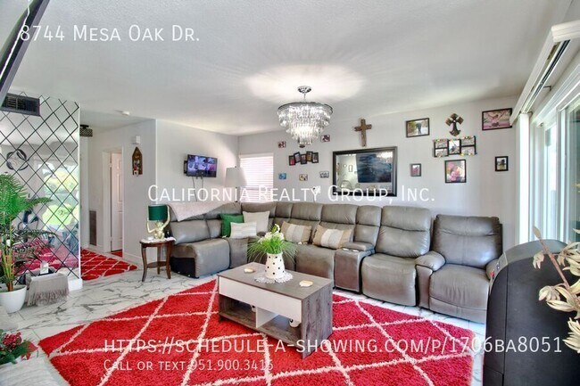 Building Photo - 8744 Mesa Oak Dr