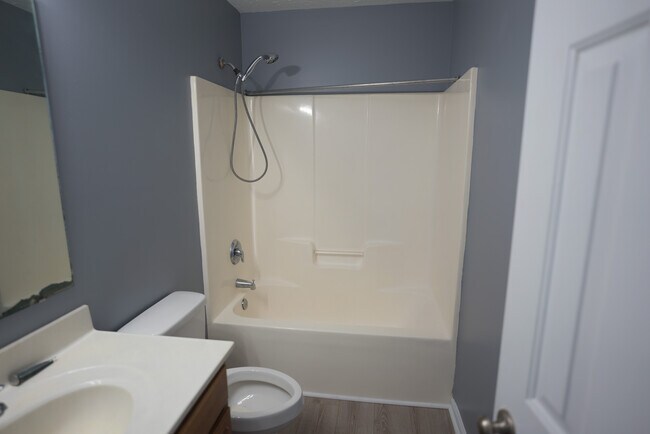 hall bathroom - 1905 Elsie Cir NE